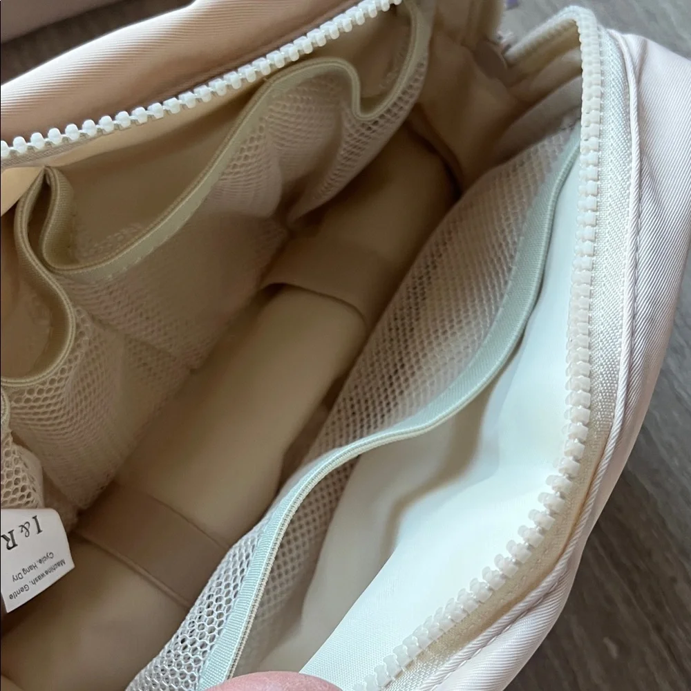 L&R Beige Cosmetic Bag Set